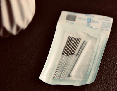 Igla u držaču za kućne ljubimce : Tehnologija mikroiglica: inženjerska praksa...